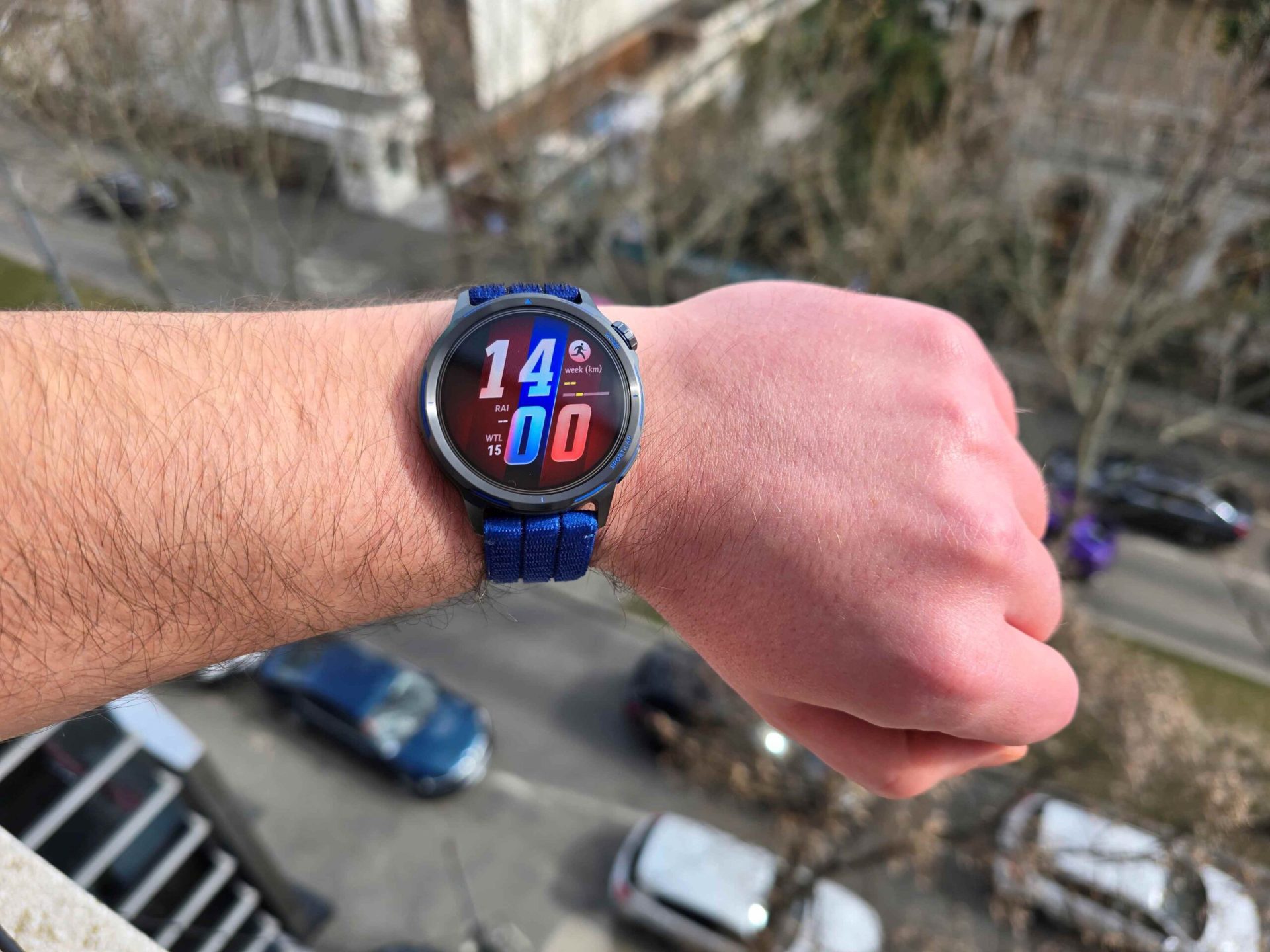 Huawei Watch GT Runner 2: Un ceas inteligent pentru alergare, cu ambiții de antrenor personal Huawei intră puternic pe piața dispozitivelor purtabile dedicate sportului cu Watch GT Runner 2, un ceas inteligent care promite să redefinească standardele în materie de precizie și funcționalitate pentru alergători