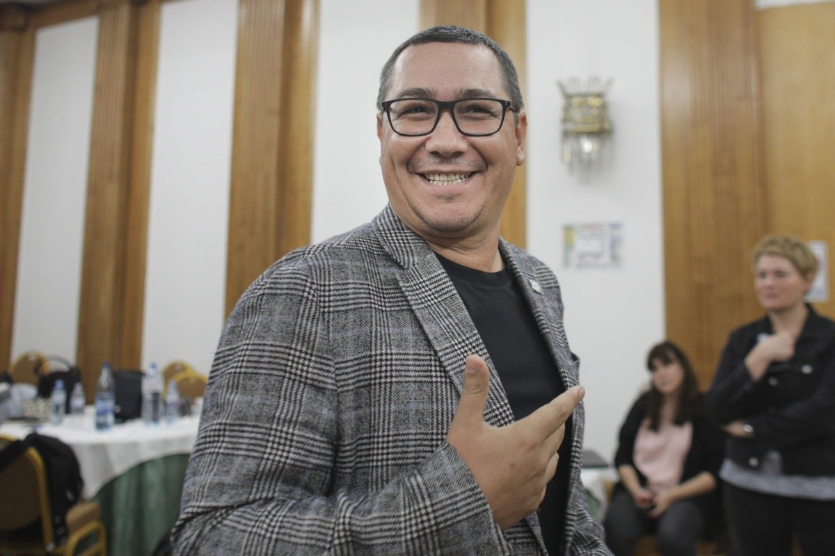 Fritz: Cererea PSD de anchetă la MAE, o mișcare „cinică” Liderul USR, Dominic Fritz, critică dur solicitarea PSD de a trimite Corpul de control al prim-ministrului la Ministerul Afacerilor Externe (MAE), considerând-o „cinică”