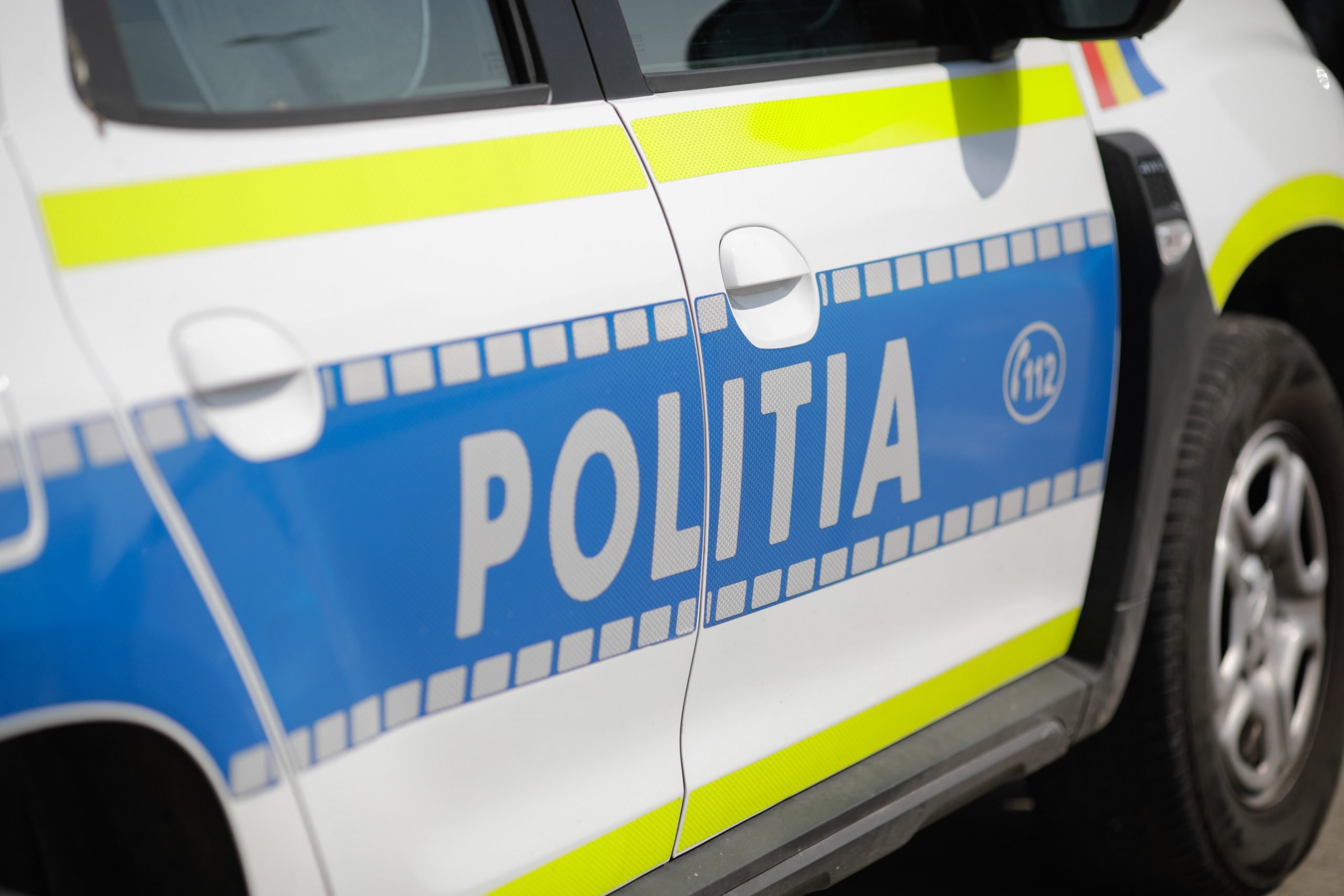 Șofer reținut după un accident grav la Pitești: un mort și trei răniți Un tânăr de 20 de ani a fost reținut pentru 24 de ore de către polițiștii din Argeș, după ce a provocat un accident rutier grav în Pitești, soldat cu o persoană decedată și alte trei rănite