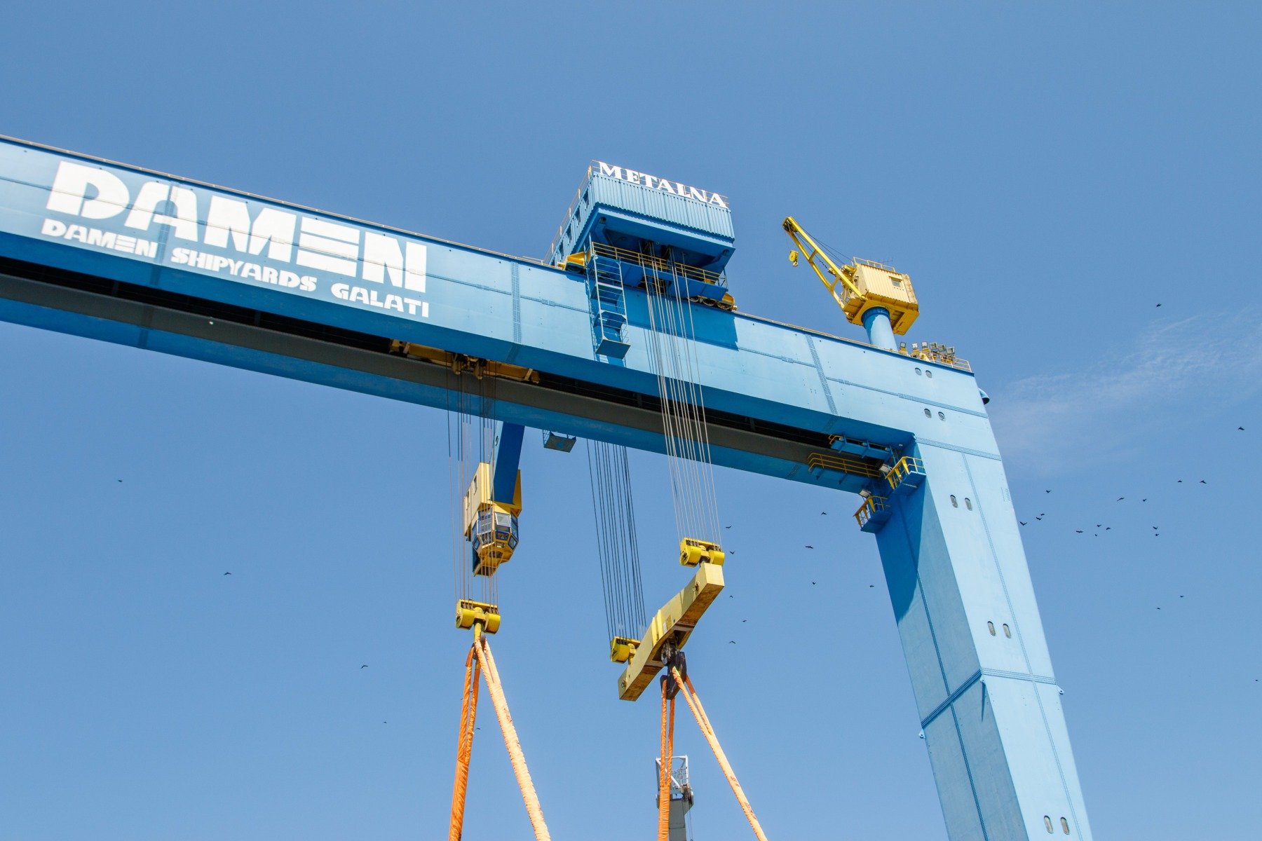 Guvernul României a aprobat marți, prin hotărâre, plata salariilor restante pentru angajații mai multor companii strategice, inclusiv Liberty Galați și Damen Shipyards Mangalia, astfel încât aceștia să primească banii până de Paști