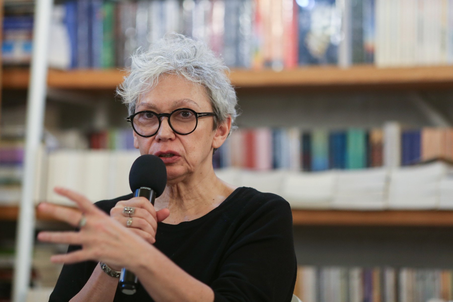 Oana Pellea acuză birocrația Credidam și tergiversarea unui proces privind drepturile de autor Actrița Oana Pellea a adus acuzații grave la adresa unei organizații care gestionează drepturile de autor și a sistemului judiciar românesc, într-o postare pe Facebook