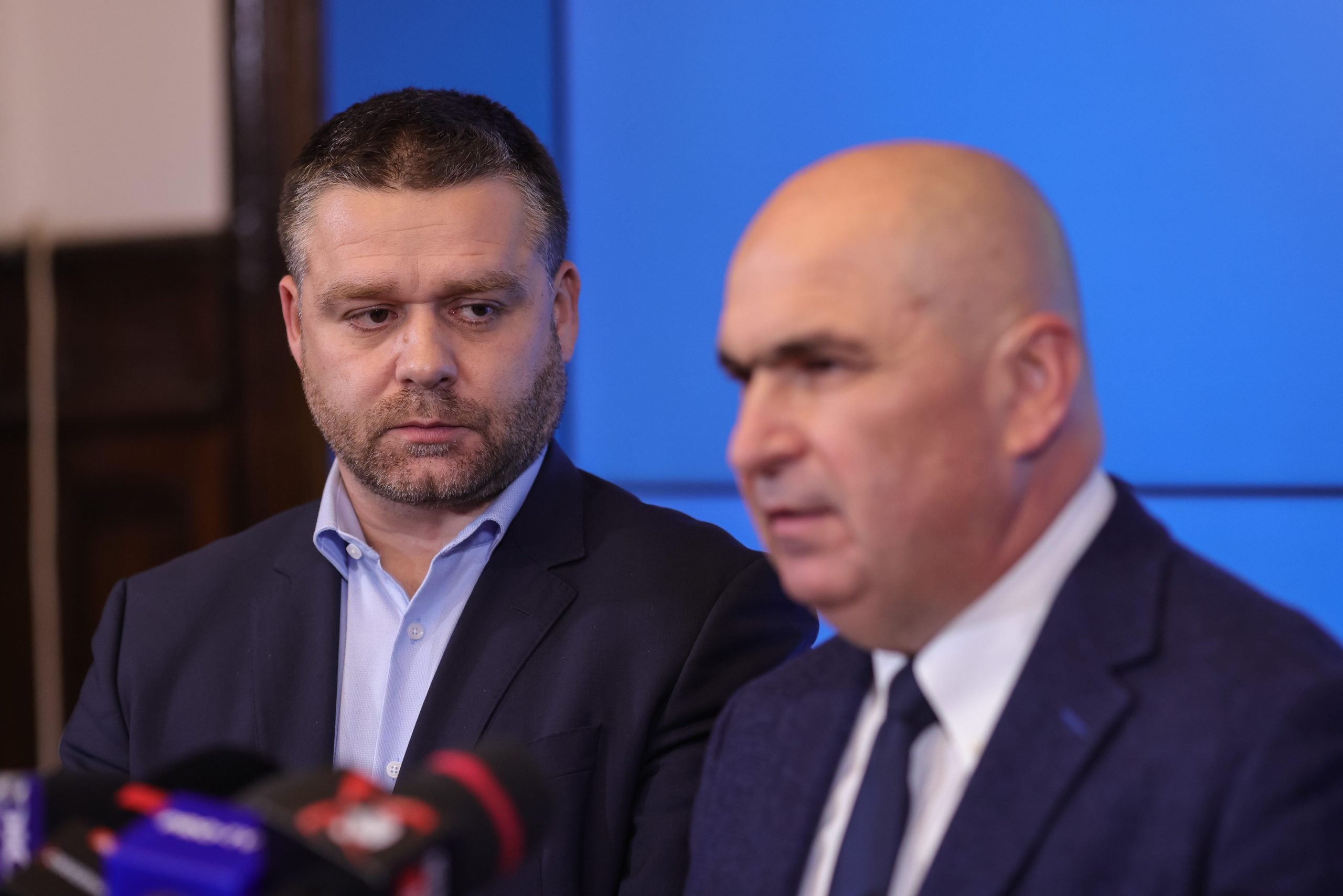 Bolojan propune extinderea reședințelor de județ și o nouă împărțire a banilor în București Premierul Ilie Bolojan a discutat despre viitorul administrației publice, sugerând extinderea municipiilor reședință de județ în localitățile limitrofe pentru o dezvoltare coerentă a zonelor metropolitane