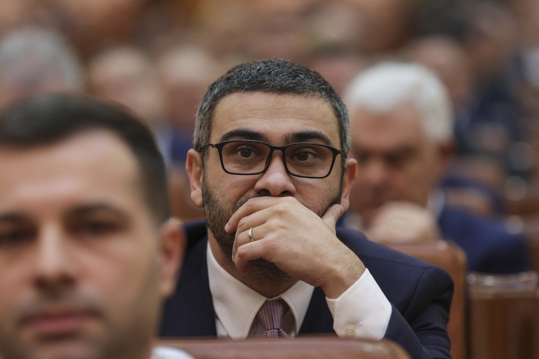 Întârzieri la acordarea sprijinului financiar pentru pensionarii cu venituri mici Planurile Guvernului de a oferi un ajutor financiar pensionarilor cu pensii sub 3.000 de lei ar putea suferi amânări