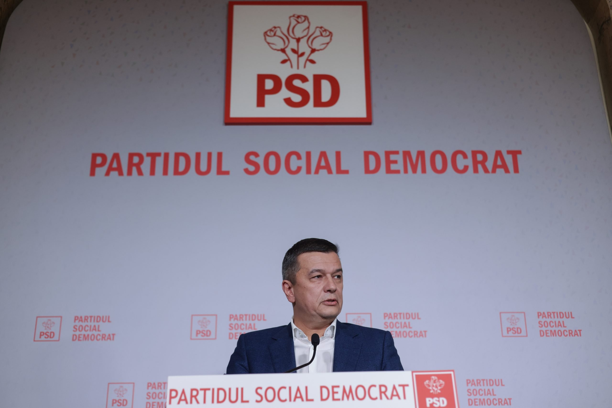 PSD analizează viitorul coaliției de guvernare: consultare internă și tensiuni cu PNL București – Partidul Social Democrat (PSD) va supune consultării interne a membrilor o serie de aspecte legate de viitorul coaliției de guvernare și de susținerea premierului