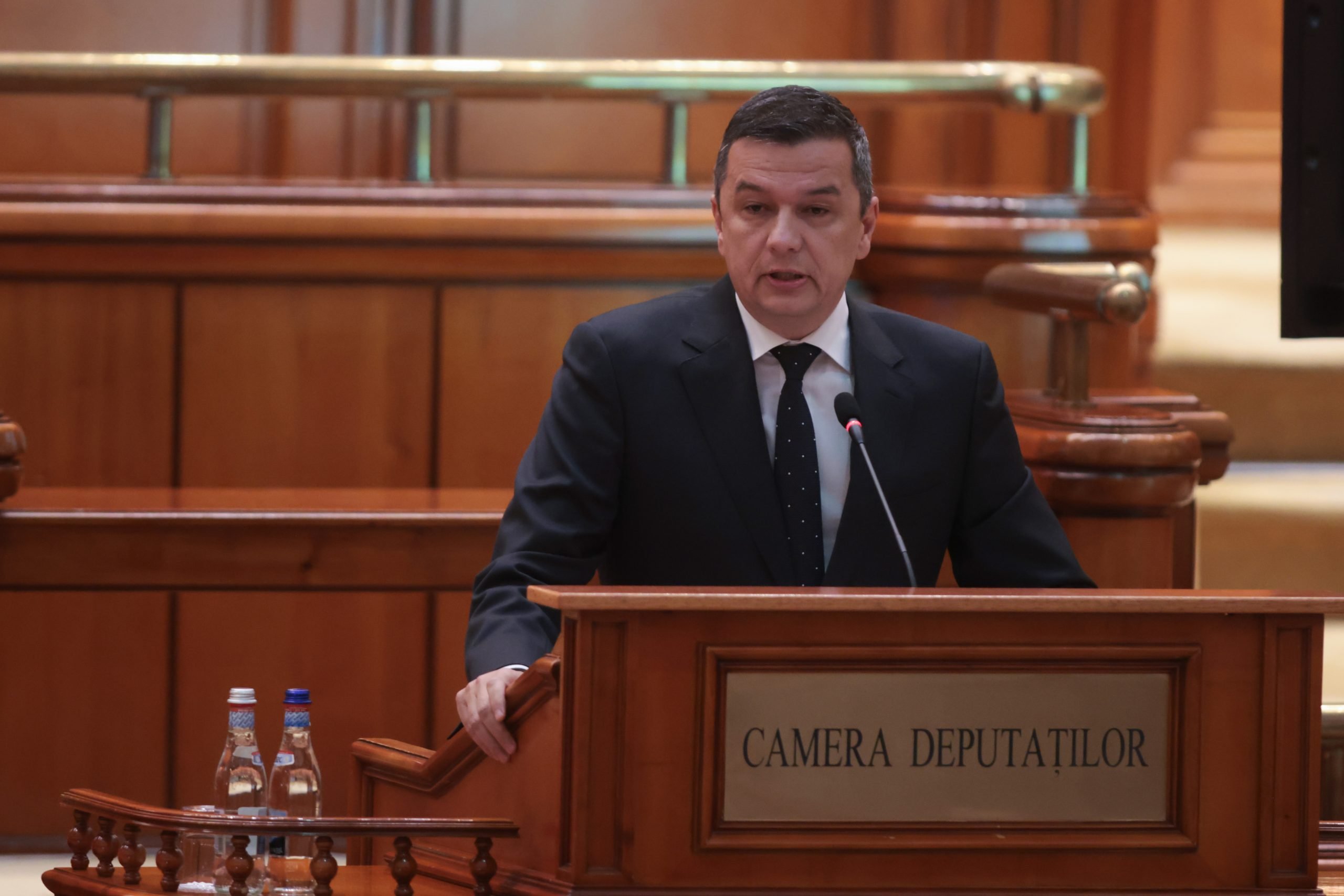 Dezbaterile privind recunoașterea legală a cuplurilor LGBTQ+ devin din ce în ce mai intense în România Recent, declarațiile lui Sorin Grindeanu, președintele Camerei Deputaților și lider al PSD, au reaprins discuțiile în privința drepturilor comunității LGBTQ+ în țară