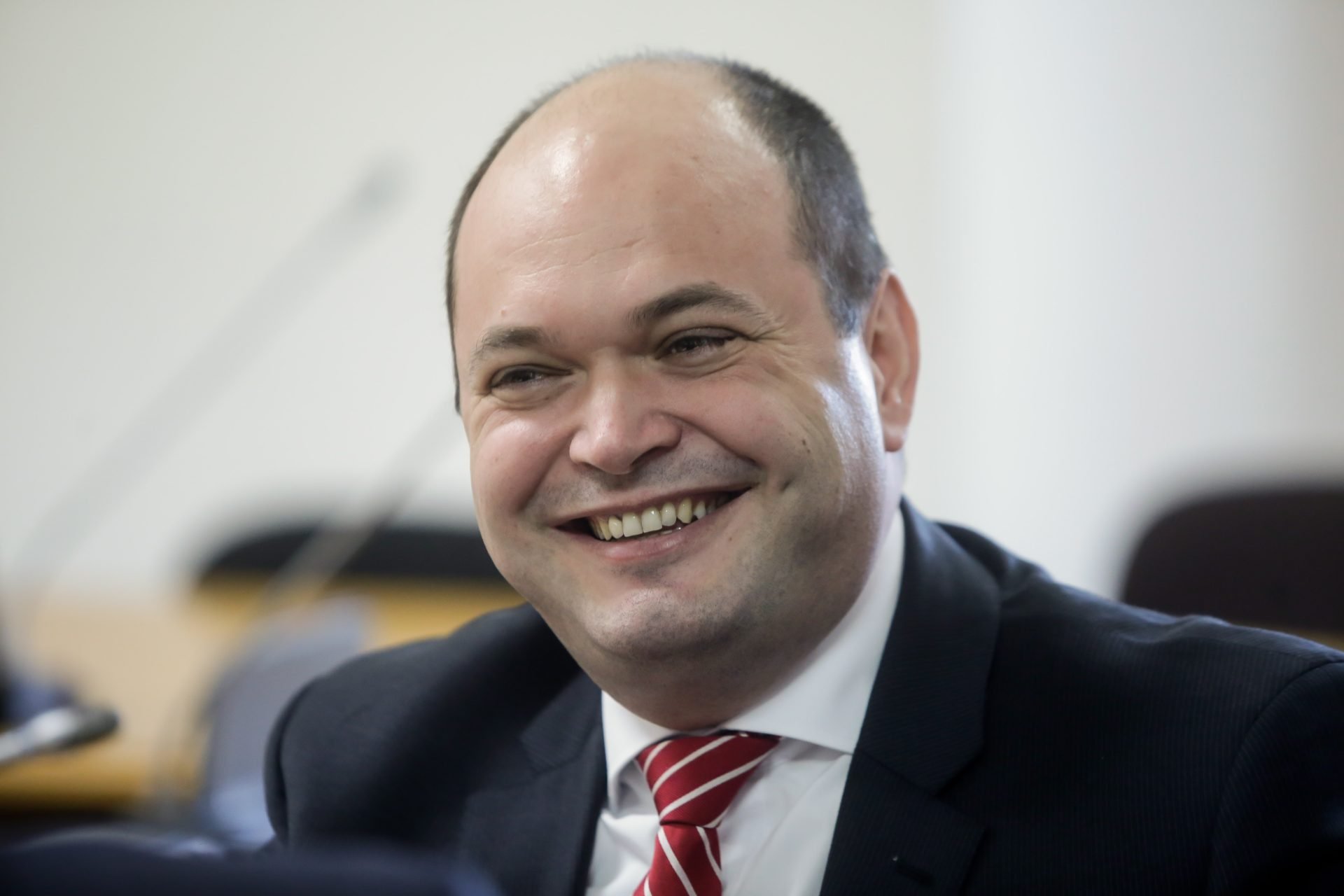 Guvernul exclude plafonarea prețurilor la combustibili: Statul nu are fonduri pentru reduceri generalizate București – Guvernul nu are capacitatea financiară de a reduce semnificativ prețul la combustibili pentru toți cetățenii, a declarat vineri Ionuț Dumitru, consilierul premierului pe probleme economice