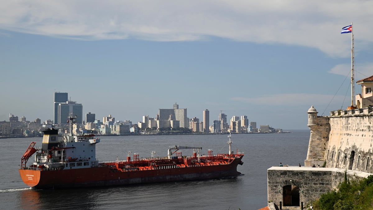 Rusia sfidează blocada petrolieră americană și trimite Cuba cu motorină Moscova a decis să sfideze blocada petrolieră impusă Cubei de Statele Unite ale Americii
