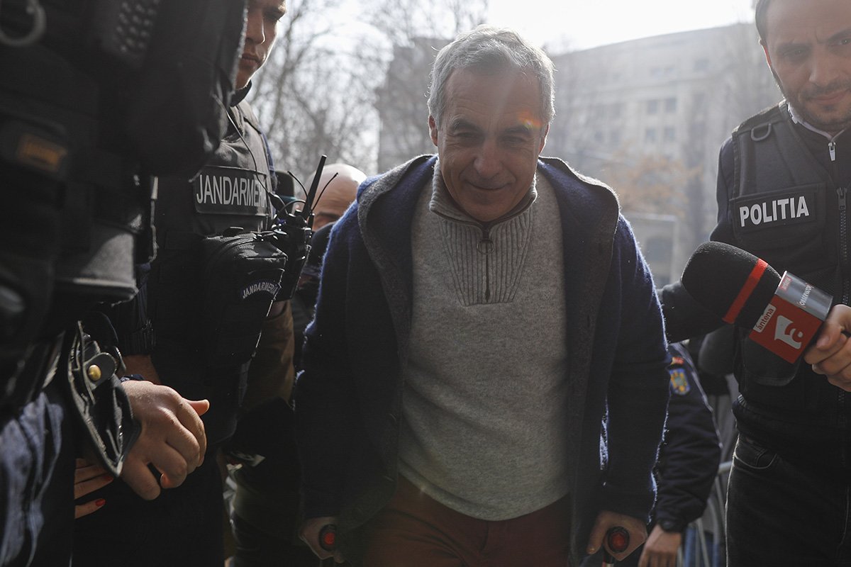 Călin Georgescu dezminte implicarea în politica partizană Fostul candidat cu un discurs pro-rus și pro-legionar, Călin Georgescu, a negat categoric orice legătură cu un nou partid politic