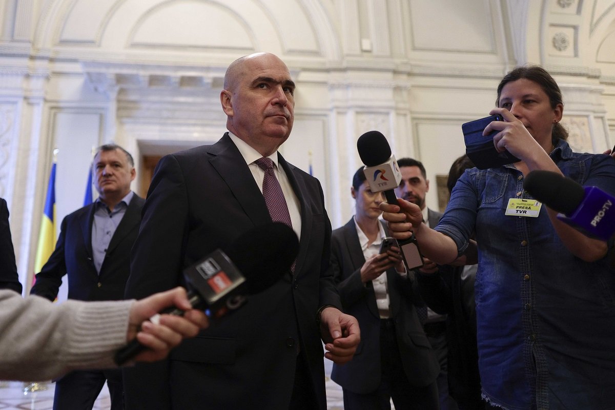 Guvernul pregătește ordonanța de urgență pentru criza carburanților; intervenția directă, pe masă Premierul Ilie Bolojan a anunțat că Guvernul va adopta o ordonanță de urgență pentru a gestiona criza de pe piața carburanților