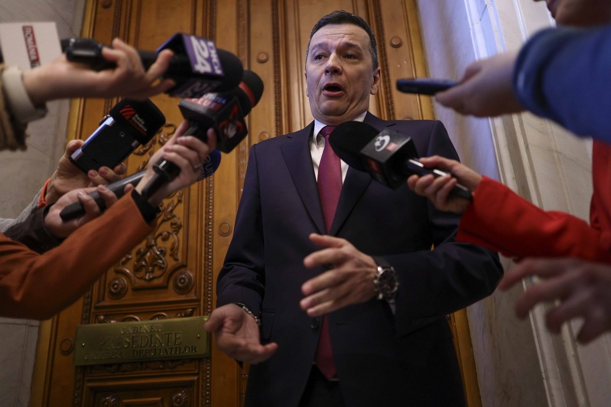 Grindeanu respinge categoric orice colaborare cu aur și acuză pnl de „bezele” Președintele PSD, Sorin Grindeanu, a reiterat poziția tranșantă a partidului său cu privire la orice formă de colaborare cu AUR, sugerând totodată că liberalii ar putea fi mai deschiși către o astfel de alianță