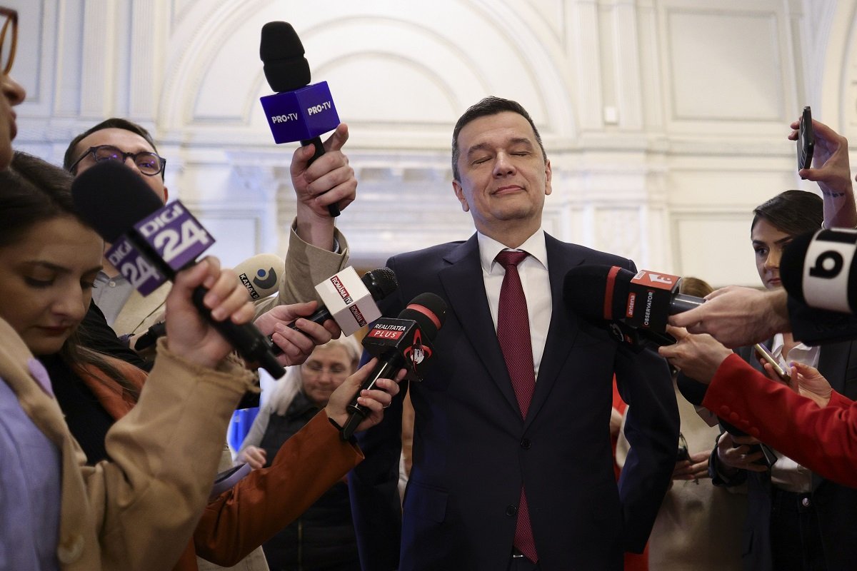 Grindeanu somează guvernul să acționeze rapid pentru reducerea prețurilor la combustibili București – Președintele PSD, Sorin Grindeanu, a cerut public Guvernului să adopte de urgență măsuri pentru a diminua impactul creșterii prețurilor la combustibili