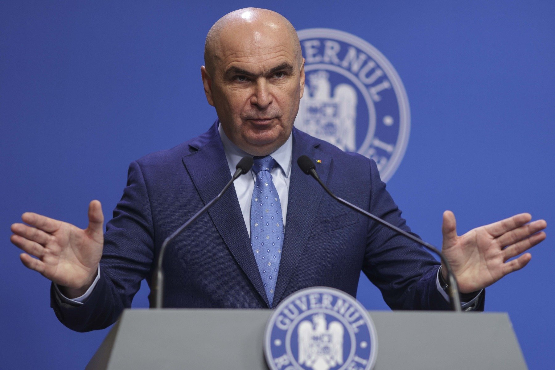Bolojan: Votul în unanimitate în UE, un obstacol în calea progresului Premierul Ilie Bolojan a declarat, într-un interviu acordat publicației franceze „Le Figaro”, că votul în unanimitate în cadrul Uniunii Europene ar trebui revizuit
