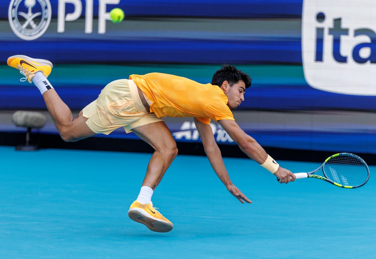 Zi neagră pentru tenisul spaniol: Alcaraz, eliminat surprinzător la Miami Miami, SUA – Carlos Alcaraz, numărul doi mondial, a părăsit prematur turneul de la Miami, fiind învins de americanul Sebastian Korda în turul al treilea
