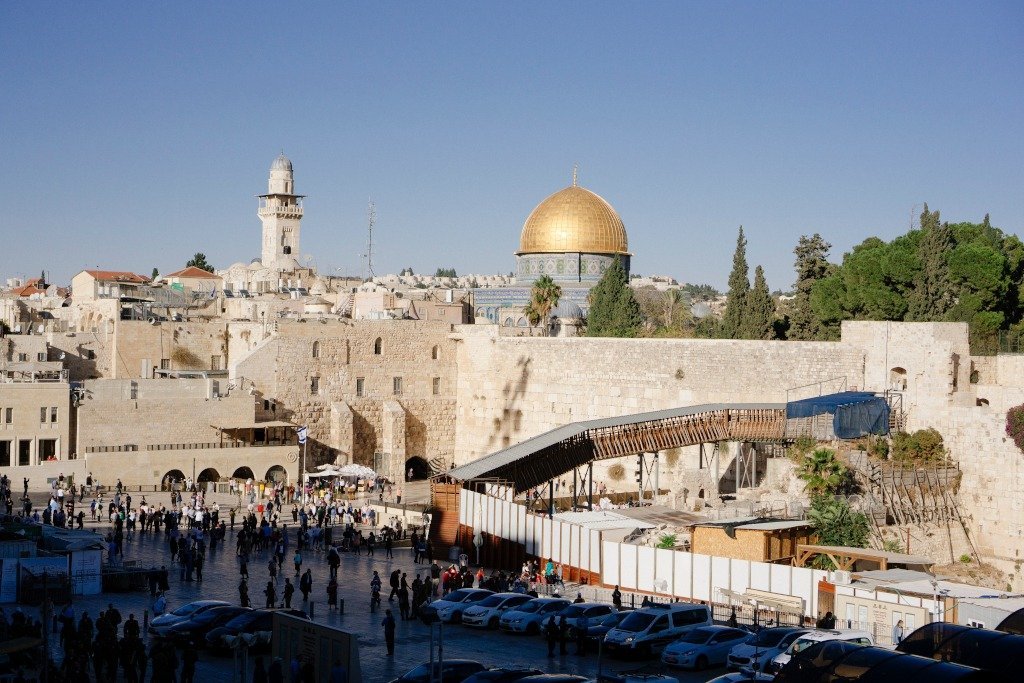 Preot maronit ucis în Liban: Biserica Catolică, prinsă în focul conflictului din Orientul Mijlociu Un preot maronit din sudul Libanului a fost ucis de tirurile de artilerie israeliene în timp ce încerca să salveze răniți, potrivit Euronews