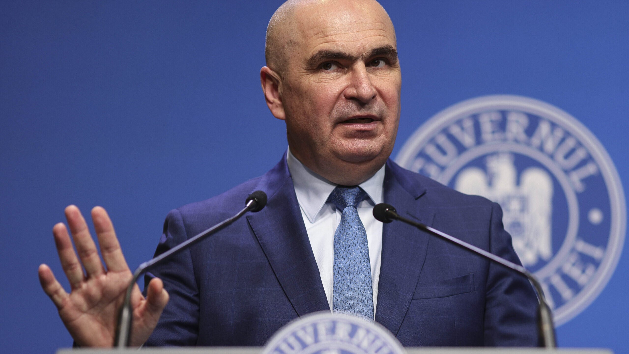 Tensiuni în Coaliție: Premierul Bolojan Critica PSD pentru Poziția Publică Diferită de Discuțiile Guvernării Premierul Ilie Bolojan a exprimat public nemulțumirea față de modul în care PSD a comunicat rezultatele ședinței coaliției de guvernare