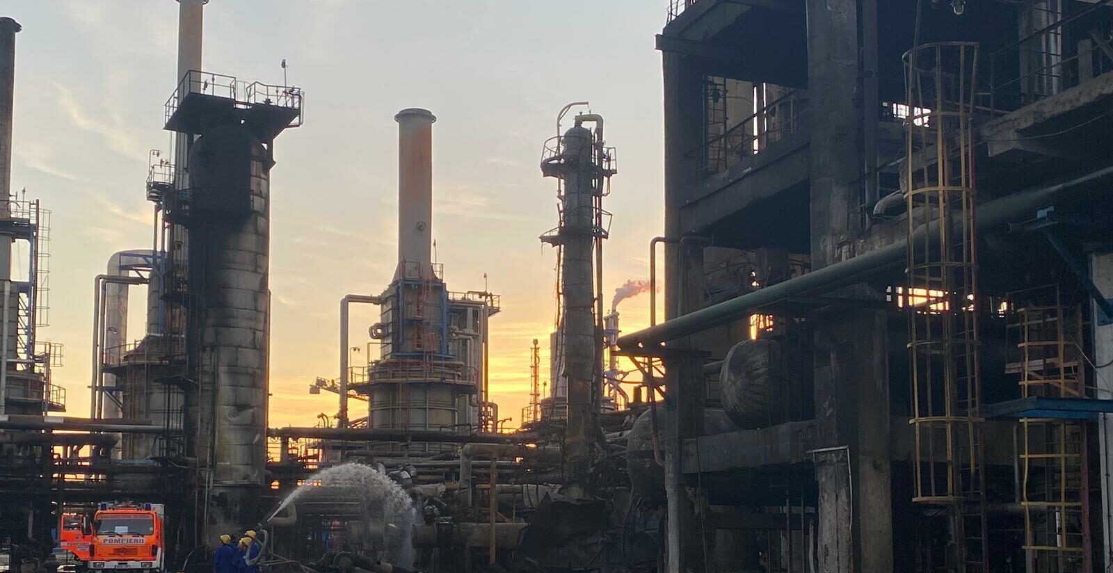 Petrochimia de la Petromidia intră pe o nouă piață: produce un sortiment de polimer pentru industriile auto și alimentară Rompetrol Rafinare, operatorul singurei divizii de petrochimie din România, a demarat producția unui nou tip de polimer, Polipropilenă Random Copolimer