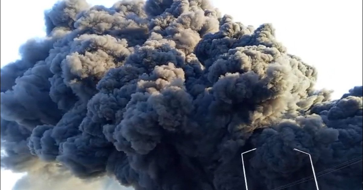 Incendiu devastator la o fabrică de polistiren din Arad: alerta RO-ALERT emisă Arad, România – Un incendiu puternic a izbucnit miercuri dimineața la o fabrică de polistiren din Arad