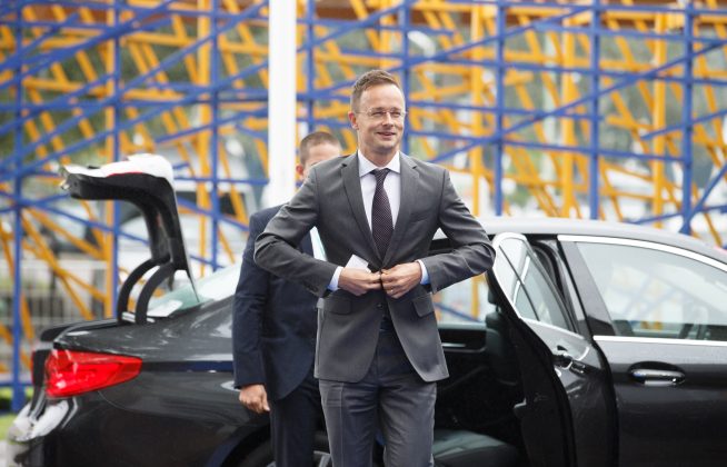 Tensiuni majore între Ungaria și Ucraina: Szijjarto acuză amenințări inacceptabile din partea lui Zelenski Ministrul de Externe ungar, Peter Szijjarto, a acuzat Ucraina de șantaj și amenințări la adresa țării sale, într-un discurs susținut la un forum din Sopron