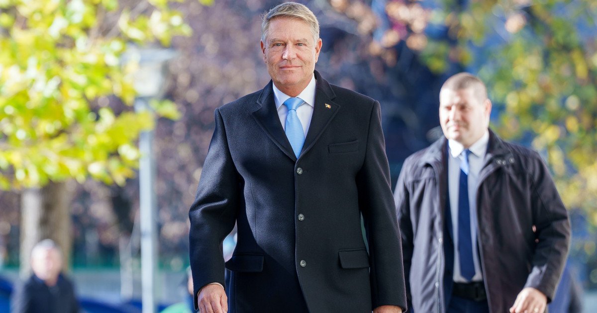 Iohannis, prezent la slujba de Florii în Sibiu Fostul președinte Klaus Iohannis a participat, alături de soția sa, Carmen, la slujba de Florii de la Biserica Romano-Catolică „Sfânta Treime” din Sibiu
