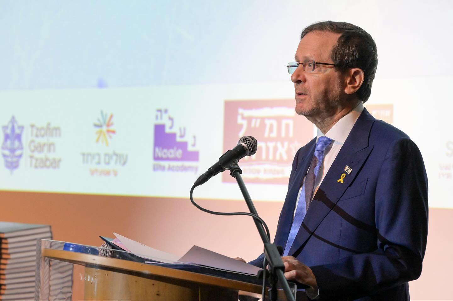 Trump insistă ca președintele israelian să-l grațieze pe Netanyahu Fostul președinte american Donald Trump a cerut public, printr-un interviu telefonic acordat Channel 12, ca președintele israelian Isaac Herzog să-l grațieze imediat pe premierul Benjamin Netanyahu