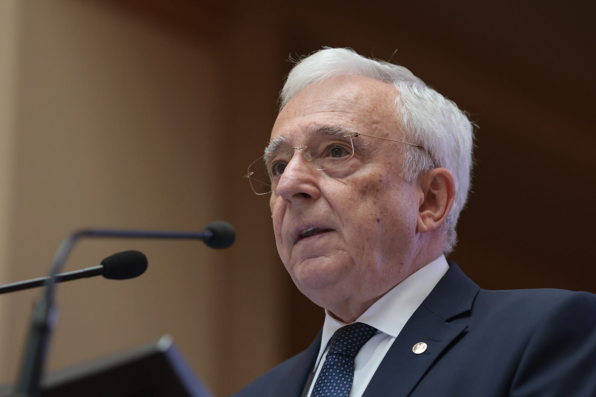 Isărescu: Echilibrul fragil între politicile monetare și fiscale în contextul global actual Bucureștiul găzduiește, în perioada 30 martie – 1 aprilie, conferința The Economist, un eveniment major care reunește oficiali guvernamentali, reprezentanți NATO și UE, dar și lideri din mediul de afaceri