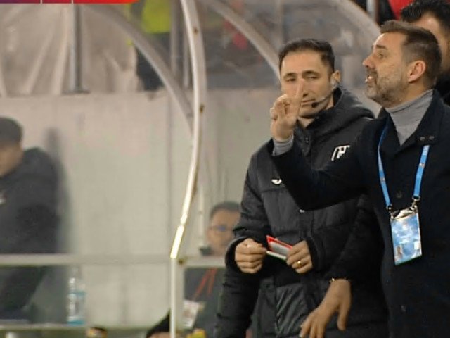 Kopic, antrenorul lui Dinamo, a avut o reacție nervoasă la meciul cu Metalul Buzău Zeljko Kopic, antrenorul echipei Dinamo, a fost protagonistul unui moment tensionat în timpul meciului cu Metalul Buzău, din sferturile de finală ale Cupei României