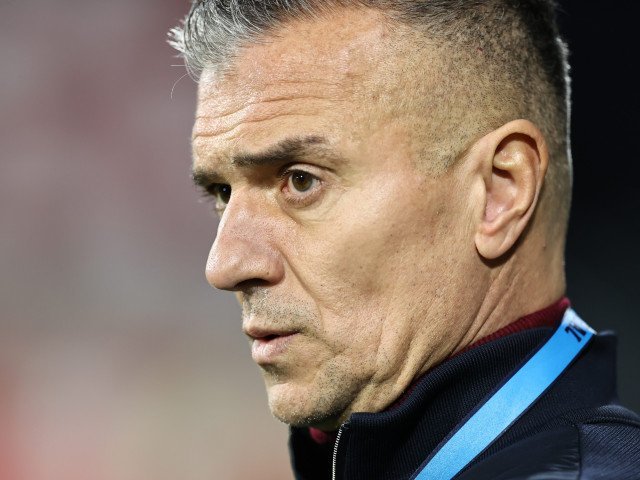 CFR Cluj, sub presiunea rezultatelor: Daniel Pancu se simte „sufocat” Antrenorul echipei CFR Cluj, Daniel Pancu, a vorbit despre presiunea crescută pe care o resimte în urma parcursului echipei în Superligă