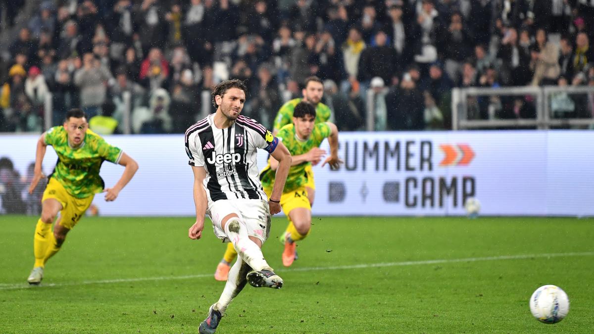 Juventus, blocată pe teren propriu de Sassuolo: ratarea penalty-ului, o nouă dezamăgire Torino, Italia – Juventus a ratat șansa de a urca pe loc de Champions League, după ce a remizat, scor 1-1, cu Sassuolo