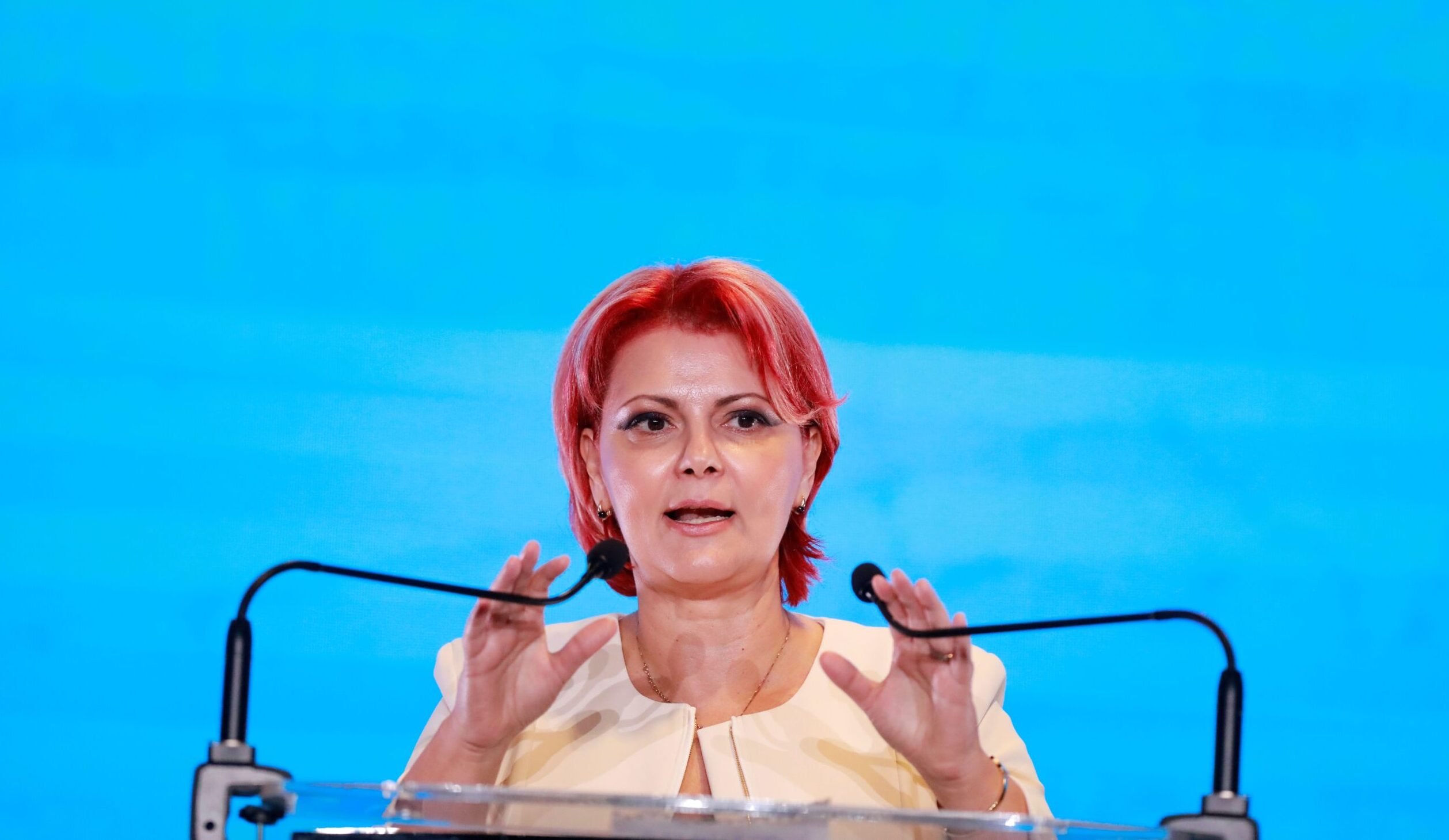Mama lui Bolojan, acuzată că-l ceartă pentru salarii: „Dacă-i bun, să stea acasă”