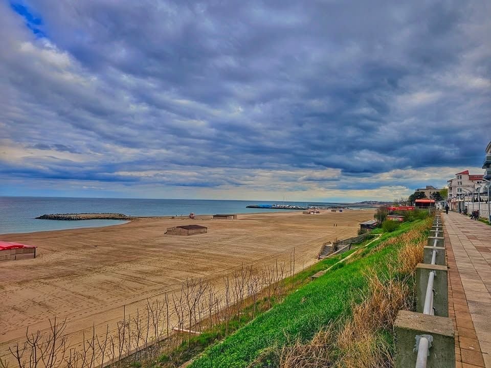 Președintele contestă la CCR legea privind utilizarea plajelor Președintele României a sesizat Curtea Constituțională cu privire la neconstituționalitatea unei legi care modifică și completează o ordonanță de urgență din 2006 privind utilizarea plajelor de la Marea Neagră