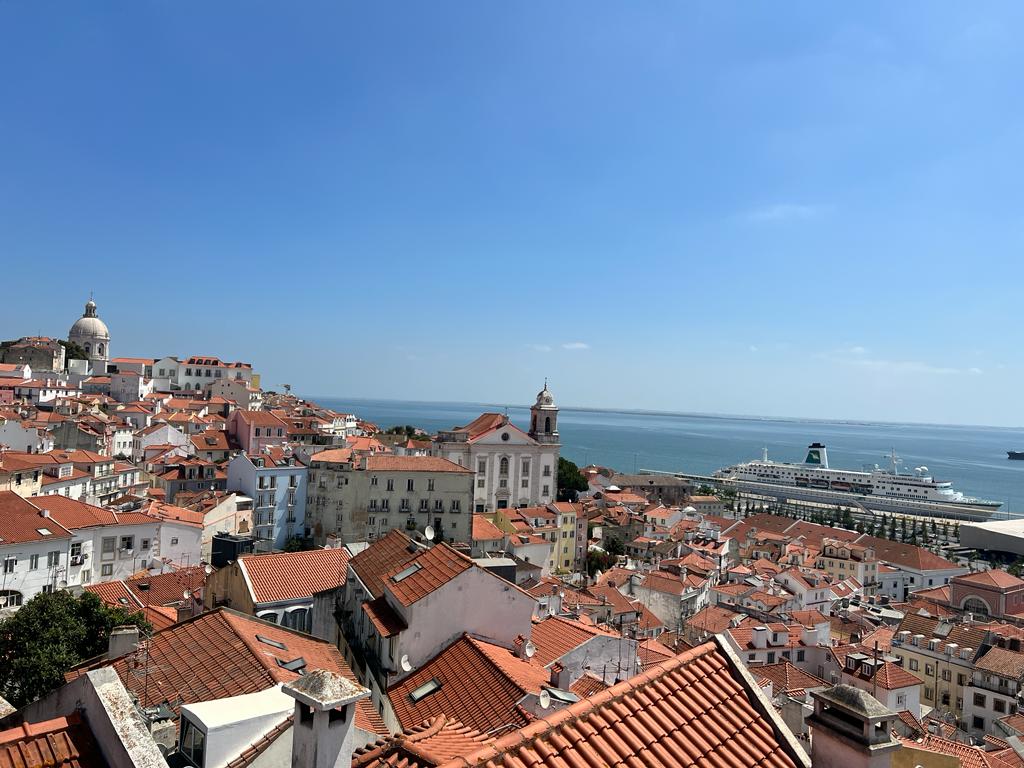 Portugalia înăsprește politica de imigrație: expulzări mai rapide și detenție prelungită Guvernul de dreapta din Portugalia a aprobat o reformă legislativă menită să accelereze și să faciliteze expulzarea imigranților fără documente