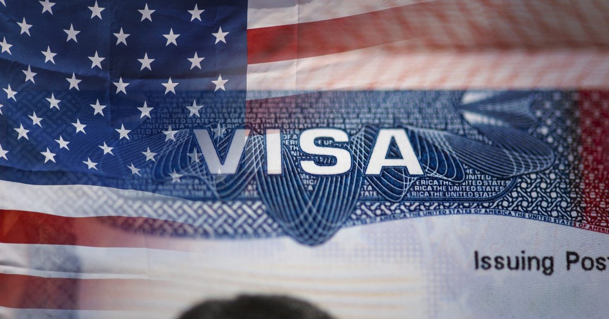 SUA introduce garanții de 15.000 de dolari pentru vizele de intrare pentru cetățeni din 50 de țări Administrația fostului președinte american Donald Trump va cere cetățenilor din 50 de țări să depună o garanție de 15.000 de dolari pentru a obține vize de intrare în Statele Unite, conform declarațiilor unui oficial al Departamentului de Stat