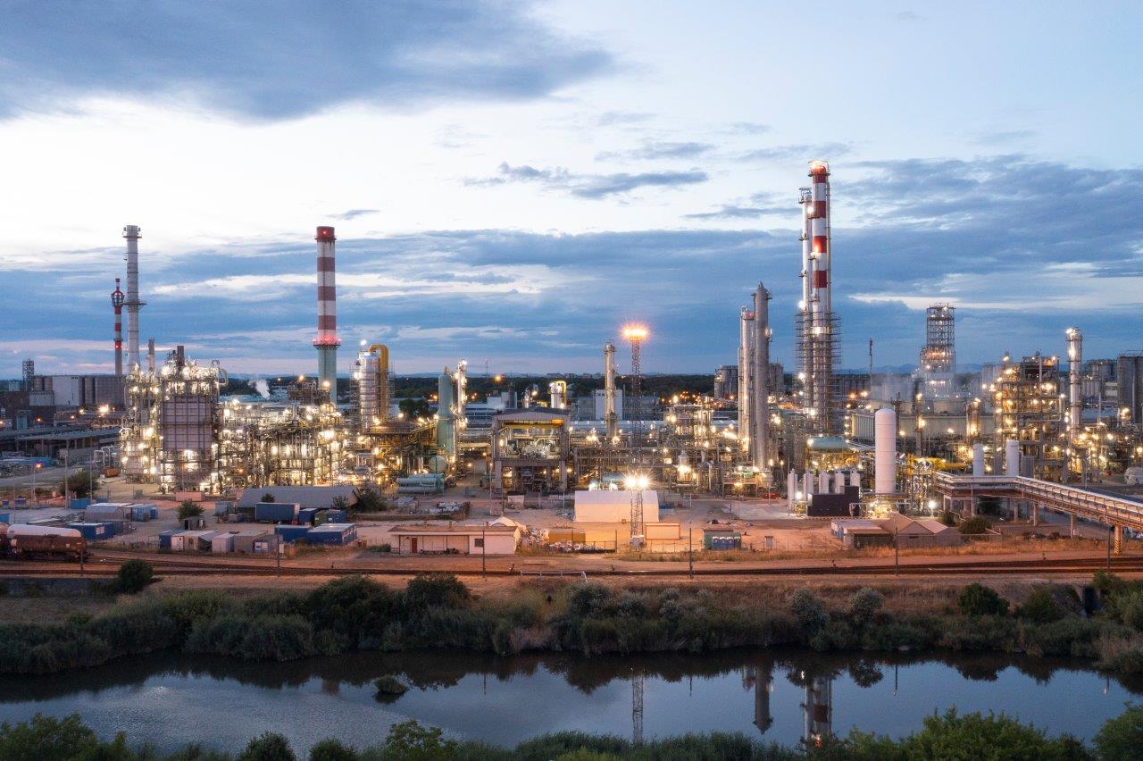 Criza petrolului în Europa Centrală: MOL acuză un monopol croat Întreruperea livrărilor de țiței prin conducta Drujba a creat o criză de aprovizionare pentru refinanăriile din Ungaria și Slovacia