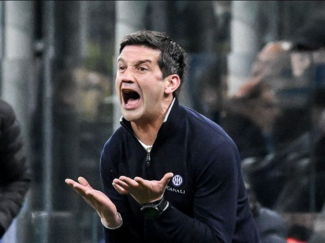 Variante posibile (55-70 caractere):

Chivu, reacție vehementă în Italia: „Nu mai suport!”
Cristi Chivu, ieșire nervoasă în Italia. Ce a spus?
Italia: Cristi Chivu a avut o reacție furibundă.
Chivu „a explodat” în Italia. Ce nemulțumiri are?