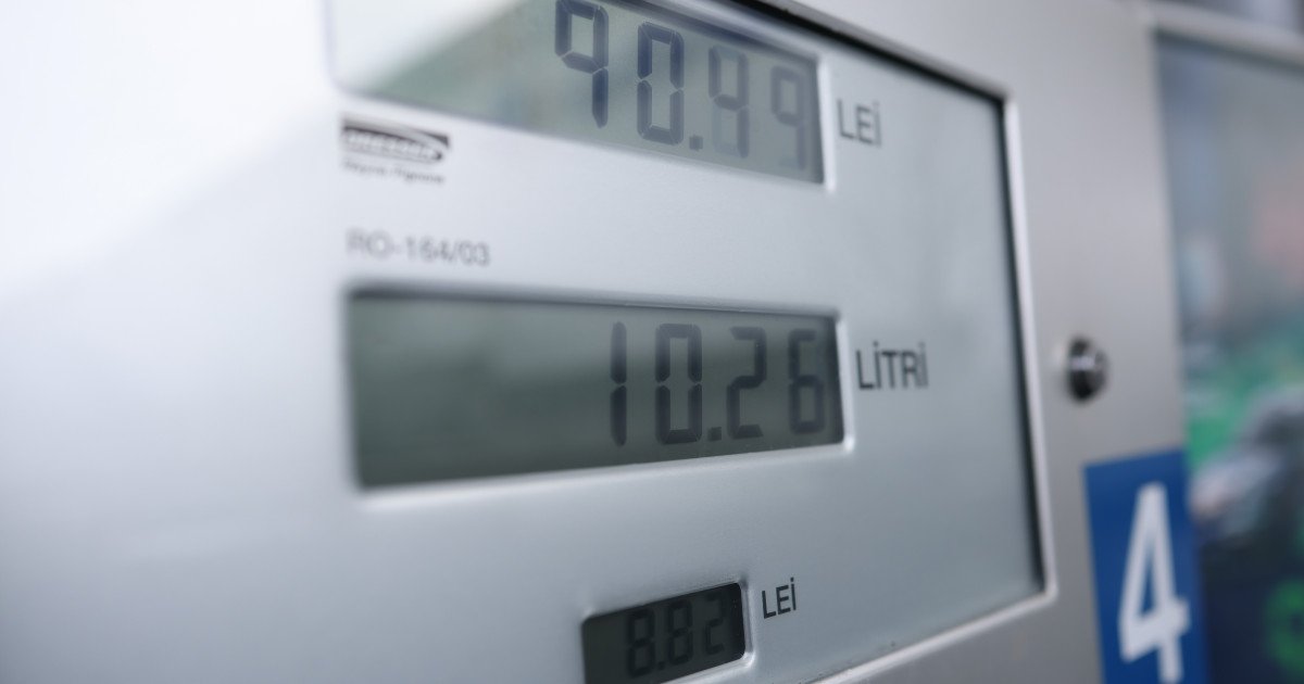 Prețul la carburanți va scădea, dar s-ar putea anula rapid, avertizează un expert București – Măsurile de criză anunțate de Guvern pentru piața de carburanți ar putea duce la o ușoară scădere a prețurilor, însă efectul ar putea fi de scurtă durată, avertizează Dumitru Chisăliță, președintele Asociației „Energia Inteligentă”