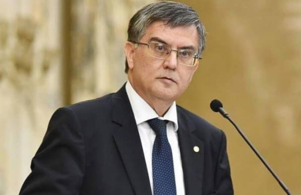 Mircea Dumitru, candidat la președinția Academiei Române, exclude colaborarea cu Rusia și China Mircea Dumitru, fost ministru al Educației și actual rector, a declarat într-un interviu că nu are în vedere o colaborare cu Rusia și China în cazul în care va fi ales președinte al Academiei Române