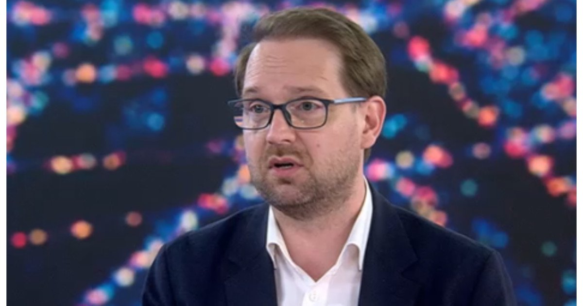 Fritz acuză PSD că vrea pachet social amplu, dar fără să spună de unde ia banii Președintele USR, Dominic Fritz, a criticat dur modul în care PSD abordează finanțarea pachetului de ajutoare sociale