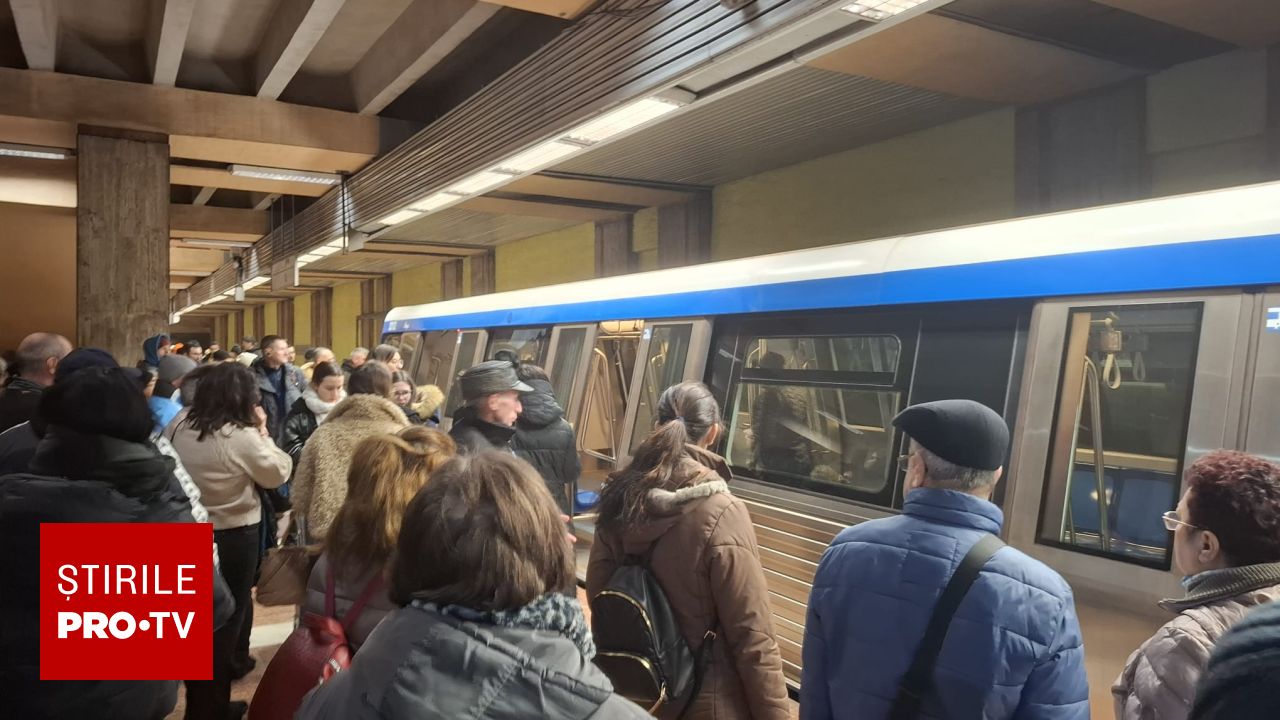 Tragedie la metroul bucureștean: O persoană a decedat în stația Unirii 2 O tragedie a avut loc în după-amiaza zilei de joi, în stația de metrou Unirii 2 din București, unde o persoană a decedat după ce a fost prinsă sub o garnitură de metrou