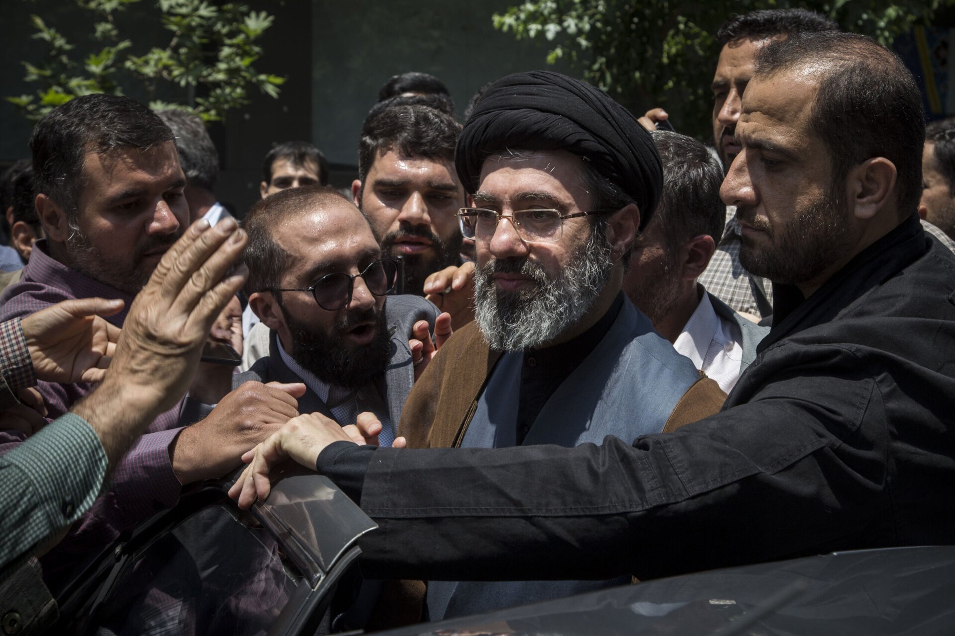 Israel amenință cu asasinarea succesorului lui Khamenei Ministrul israelian al Apărării, Israel Katz, a declarat miercuri că orice succesor al liderului suprem al Iranului, Ali Khamenei, va fi „o țintă” pentru asasinare