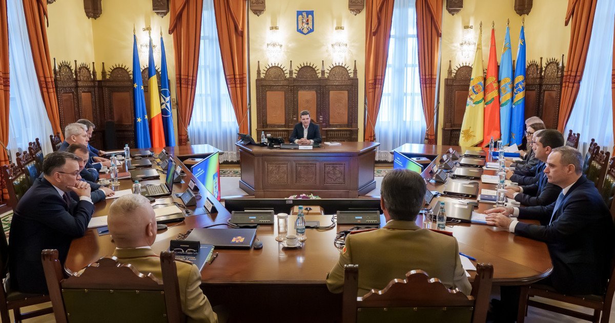 CSAT analizează solicitarea SUA privind dislocarea de trupe și avioane de luptă Consiliul Suprem de Apărare a Țării (CSAT) se reunește miercuri, la Palatul Cotroceni, pentru a evalua solicitarea Statelor Unite ale Americii de a disloca trupe și avioane de luptă pe teritoriul României