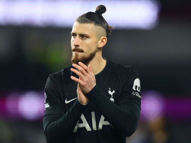 Barcelona, posibil ajutor pentru Radu Drăgușin