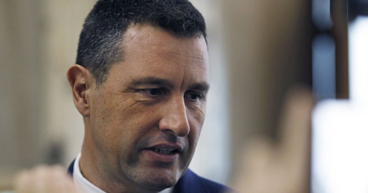 Tanczos Barna: România va avea dificultăți în respectarea deficitului bugetar asumat Vicepremierul Tanczos Barna a declarat că România va întâmpina dificultăți în a se încadra în ținta de deficit bugetar de 6,2% asumată în fața Comisiei Europene