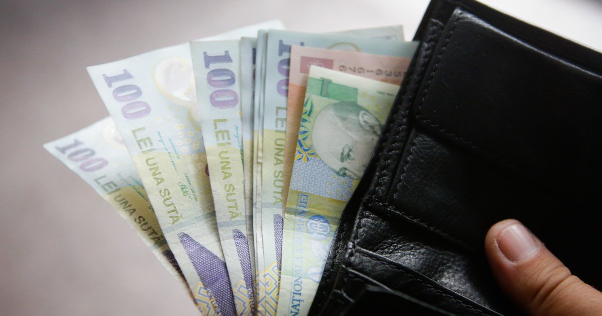 Fritz, sceptic în privința impactului majorării salariului minim Președintele USR, Dominic Fritz, a exprimat rezerve cu privire la capacitatea antreprenorilor de a suporta majorarea salariului minim