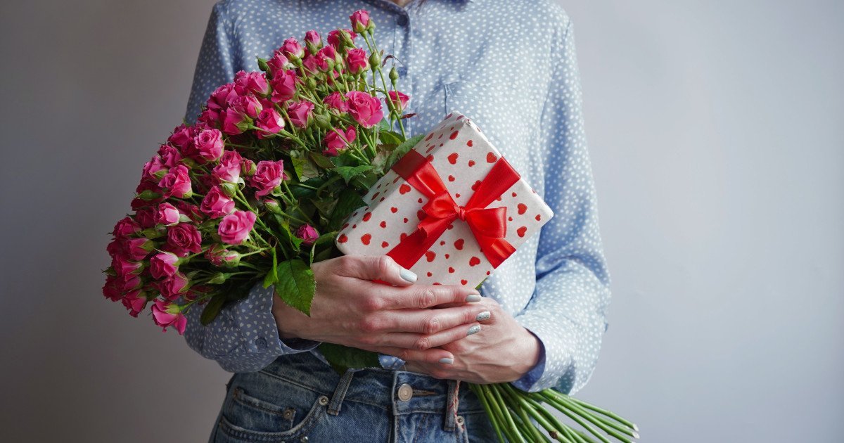 Idei de cadouri pentru 8 martie 2026: Cum să surprinzi femeile speciale din viața ta Bucurie, respect și recunoștință