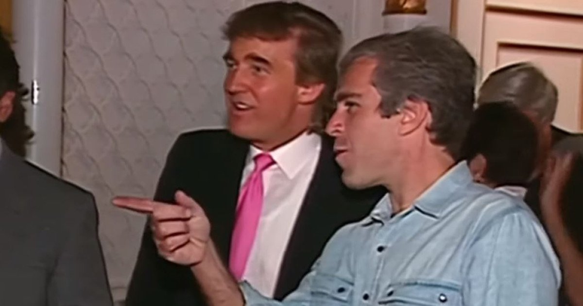 Documente FBI publicate: O femeie îl acuză pe Trump de agresiune sexuală Departamentul de Justiție al Statelor Unite a făcut publice documente FBI legate de o femeie care susține că a fost agresată sexual de Donald Trump în anii 1980, când era minoră