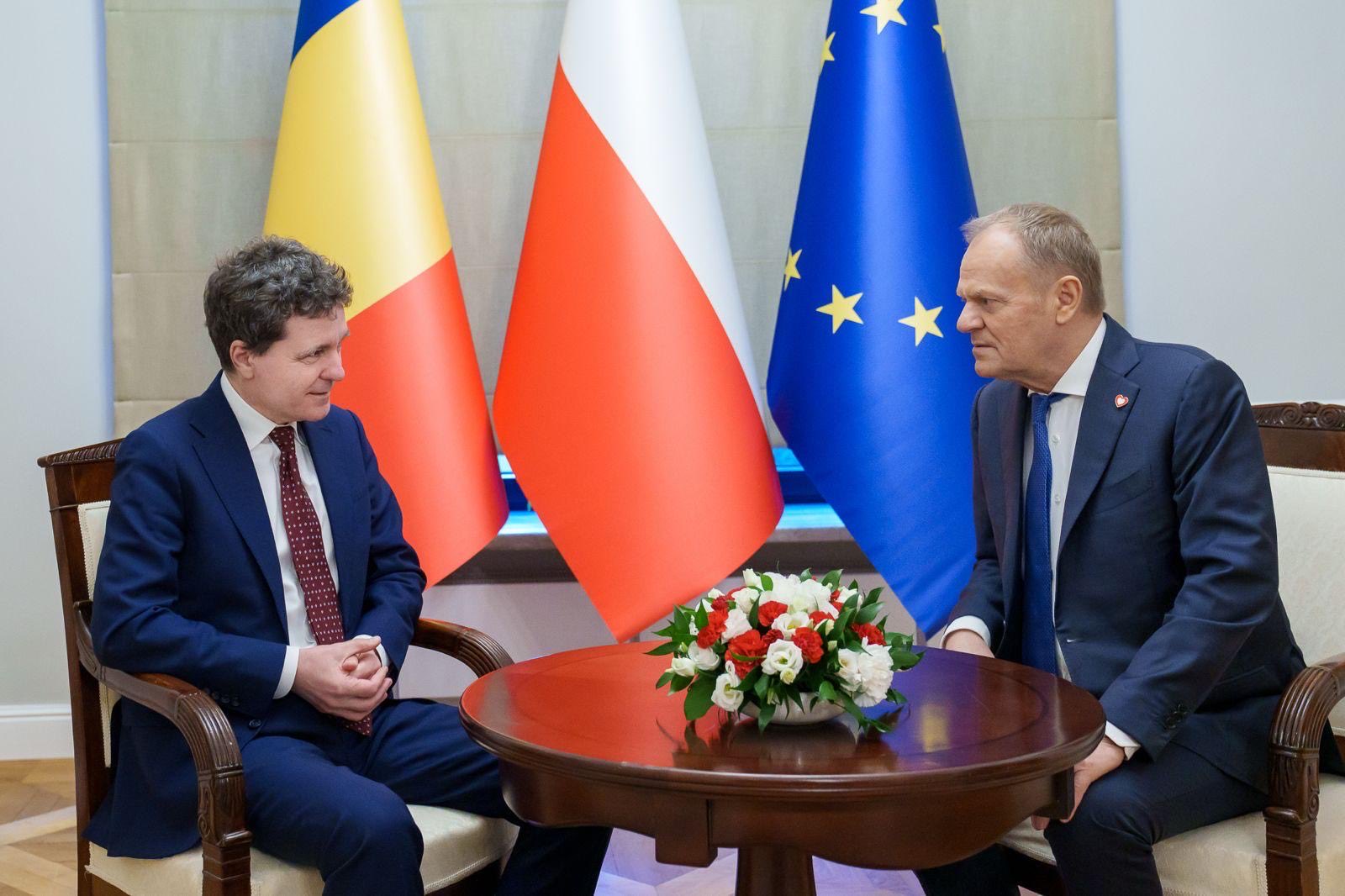 Dan și Tusk discută despre securitate și viitorul european Președintele României, Nicușor Dan, a efectuat o vizită oficială în Polonia, unde s-a întâlnit cu premierul polonez Donald Tusk