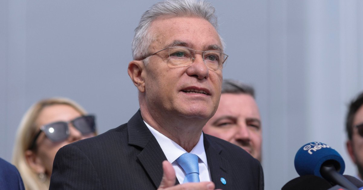 Diaconescu: România se află sub umbrela NATO, nu se pune problema armelor nucleare franceze Fostul ministru de Externe Cristian Diaconescu a abordat, miercuri seară, la Digi24, tema discuțiilor privind „umbrela nucleară” propusă de Franța, subliniind că România este deja protejată de garanțiile oferite de NATO