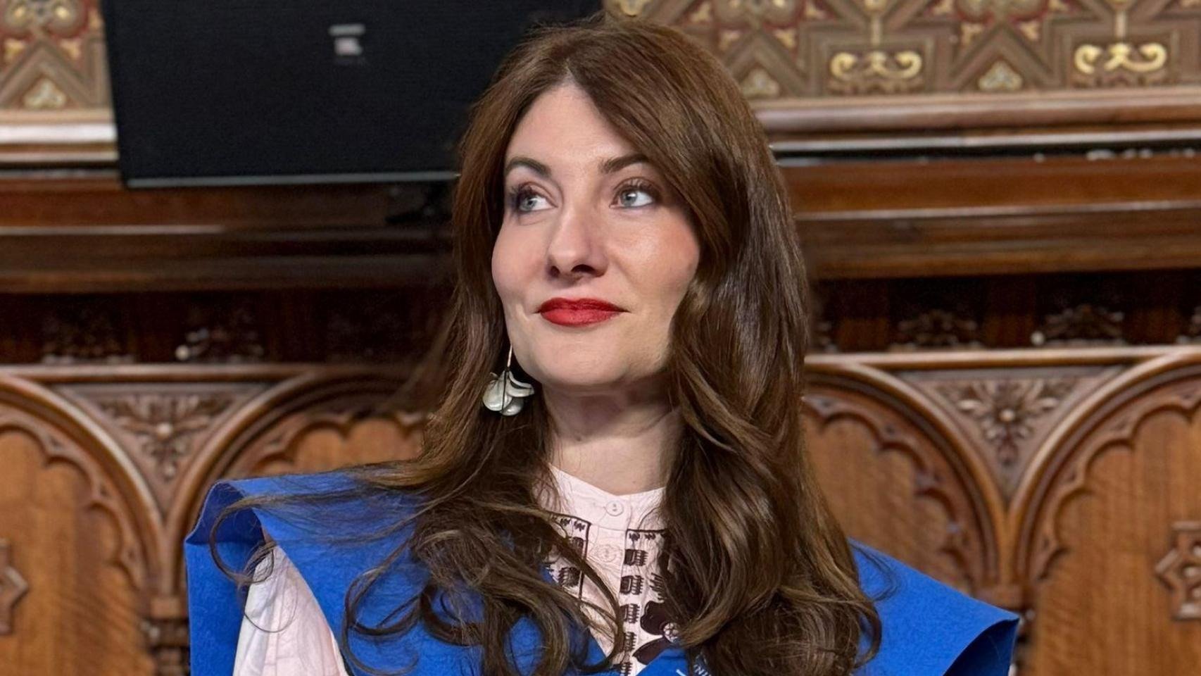 O româncă stabilită în Spania, suspectată de fraudă după ce a obținut cel mai mare punctaj la un examen medical controversat Elena Bianca Ciobanu, o româncă de 41 de ani stabilită în Spania, se confruntă cu acuzații de fraudă, după ce a obținut cel mai mare punctaj din istoria examenului MIR (Médico Interno Residente), testul național pentru medicii care doresc să se specializeze într-un domeniu