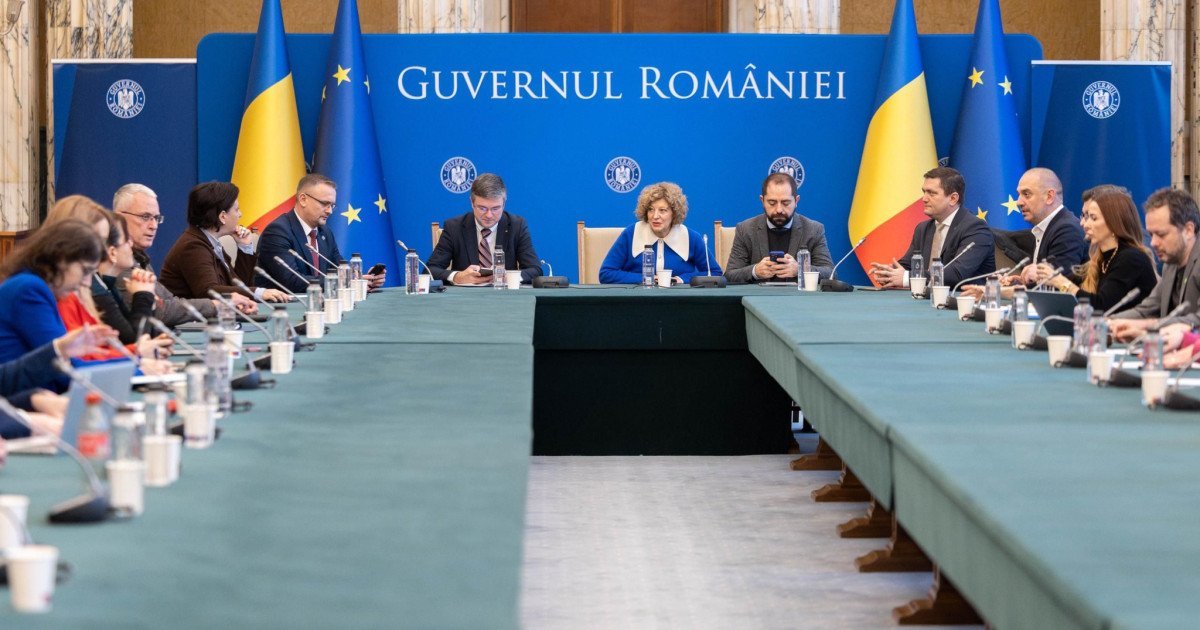 Ministrul Economiei propune un pact pentru stabilitate fiscală în viitoarele coaliții de guvernare Ministrul Economiei, Irineu Darău, a declarat vineri, la Cluj-Napoca, că este necesar ca viitoarele coaliții de guvernare să se angajeze, printr-un pact, să nu modifice taxele pe durata mandatului