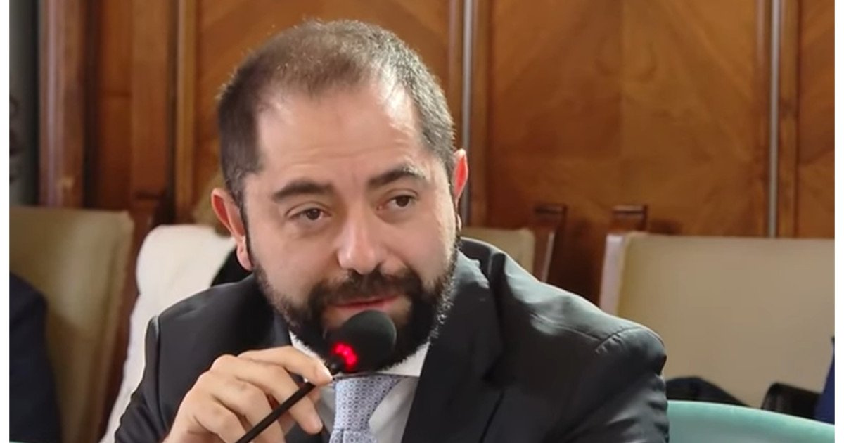 Burnete: România are nevoie de investiții masive și reforme urgente Consilierul prezidențial Radu Burnete a subliniat marți, în cadrul unei dezbateri organizate de Guvern, că România nu își poate baza dezvoltarea economică exclusiv pe capitalul intern